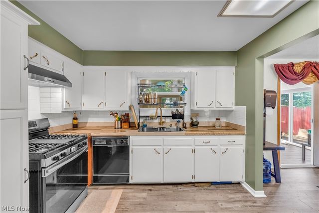 596 Eric Drive, Akron, OH 44305
