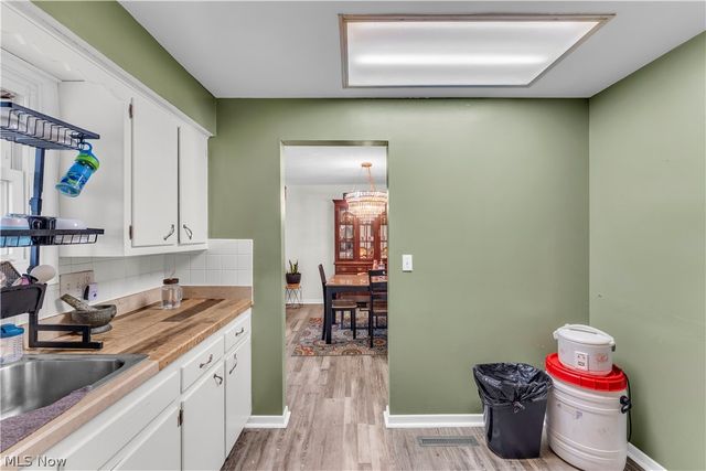 596 Eric Drive, Akron, OH 44305