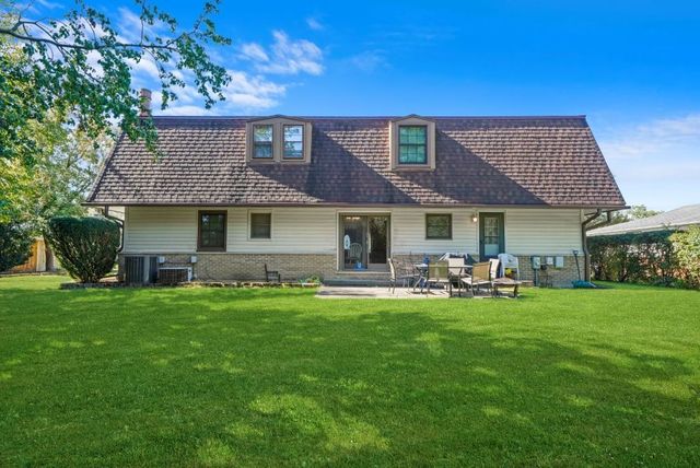 245 Tanglewood Court, Elk Grove Village, IL 60007