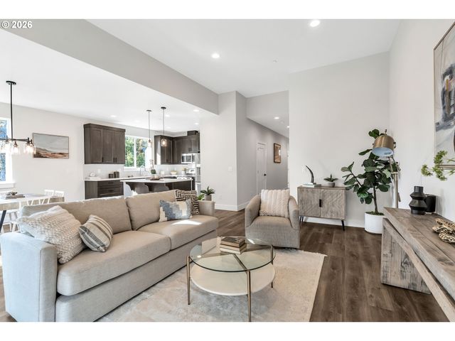 996 E RORK Ct, Newberg, OR 97132