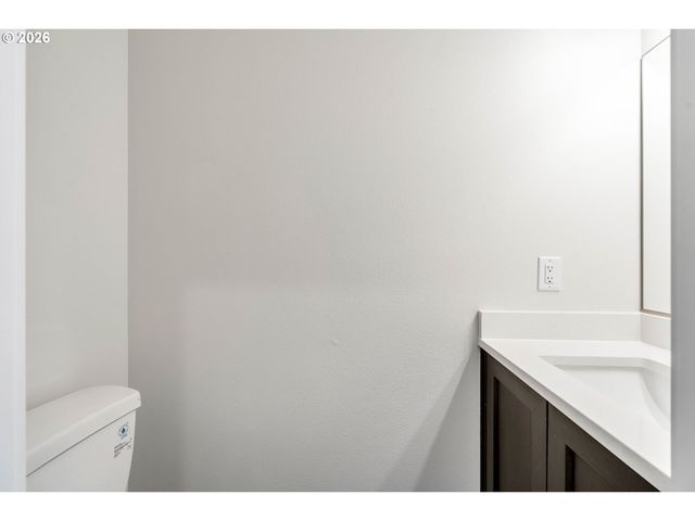 996 E RORK Ct, Newberg, OR 97132