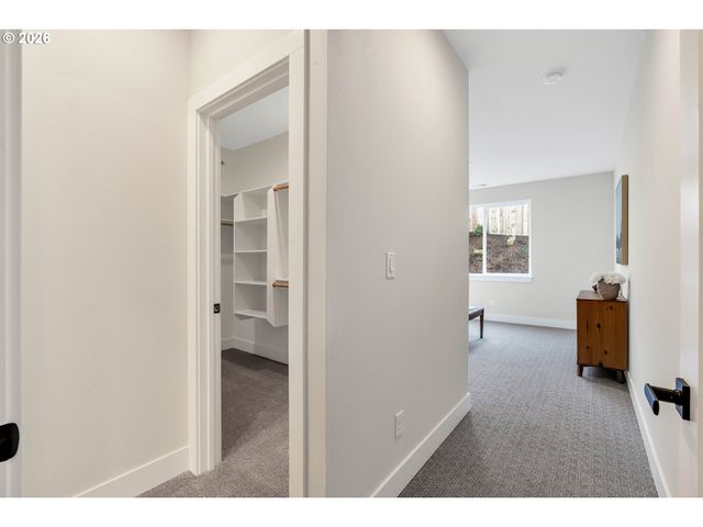 996 E RORK Ct, Newberg, OR 97132