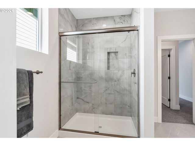 996 E RORK Ct, Newberg, OR 97132