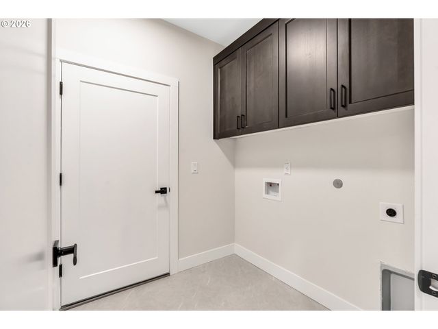 996 E RORK Ct, Newberg, OR 97132