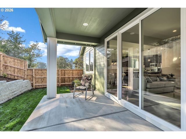 996 E RORK Ct, Newberg, OR 97132
