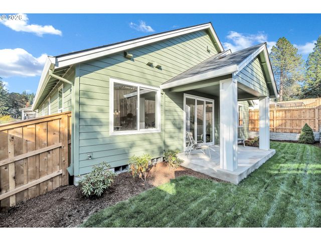 996 E RORK Ct, Newberg, OR 97132