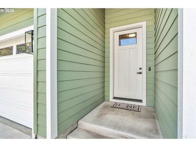 996 E RORK Ct, Newberg, OR 97132