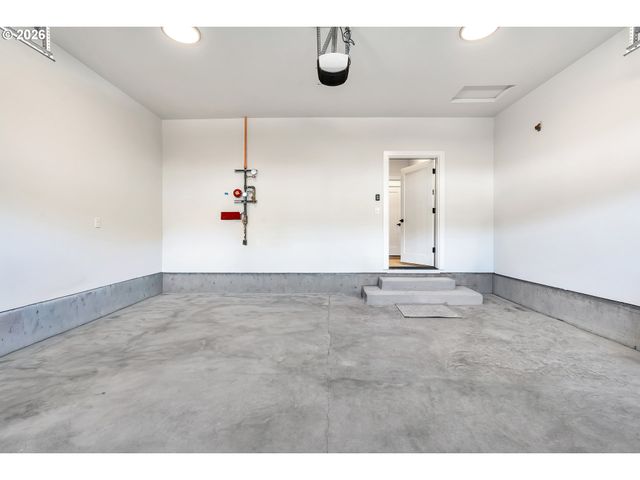 996 E RORK Ct, Newberg, OR 97132