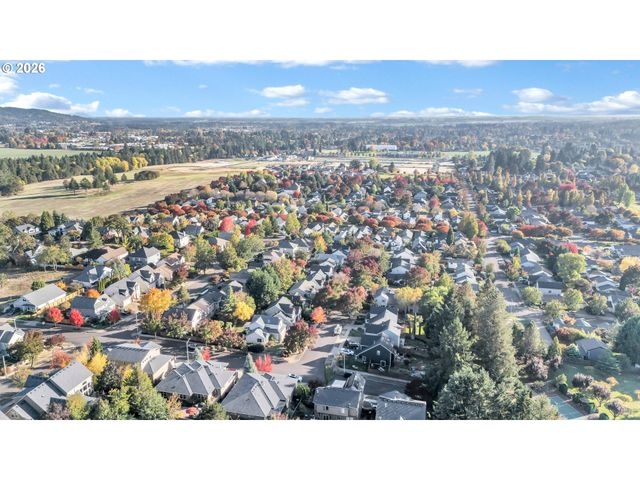 996 E RORK Ct, Newberg, OR 97132