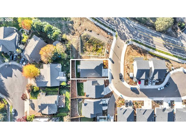 996 E RORK Ct, Newberg, OR 97132