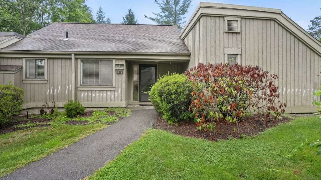 987 Heritage Village B, Southbury, CT 06488