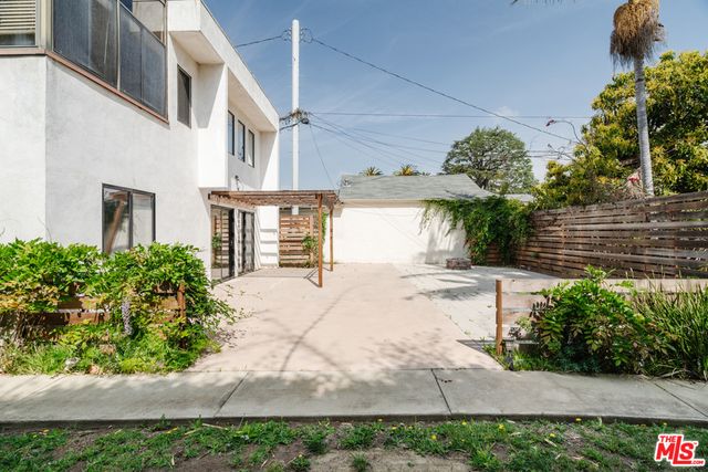 3875 Marcasel Avenue, Los Angeles, CA 90066
