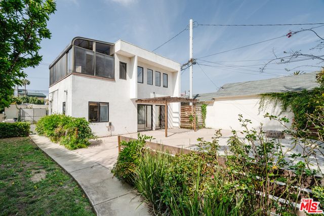 3875 Marcasel Avenue, Los Angeles, CA 90066