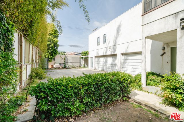 3875 Marcasel Avenue, Los Angeles, CA 90066