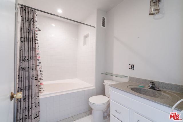 3875 Marcasel Avenue, Los Angeles, CA 90066