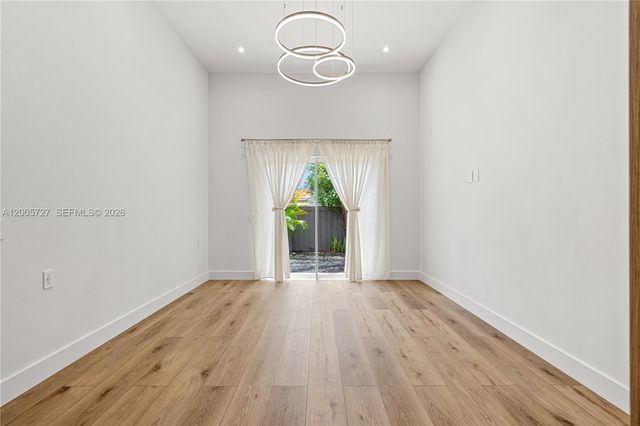 635 SW 9th St, Hallandale Beach, FL 33009