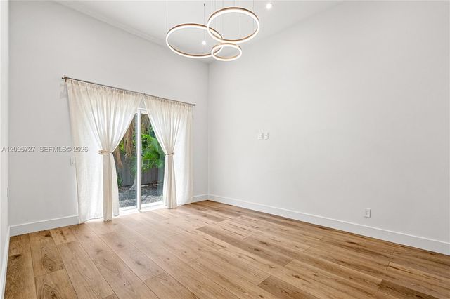 635 SW 9th St, Hallandale Beach, FL 33009