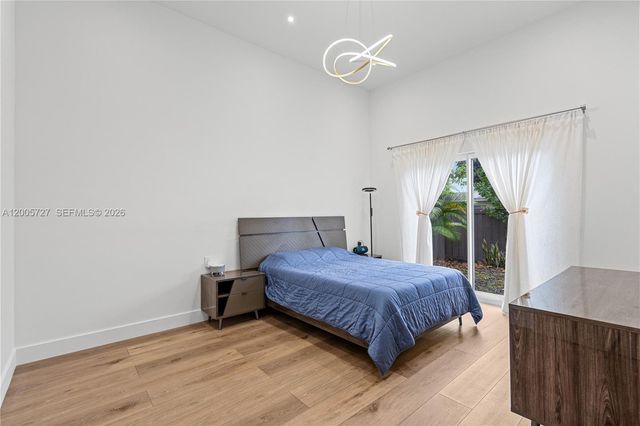 635 SW 9th St, Hallandale Beach, FL 33009