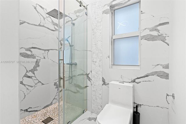 635 SW 9th St, Hallandale Beach, FL 33009