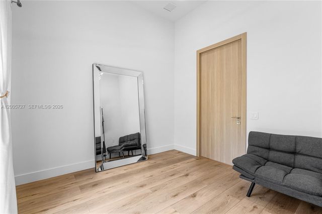 635 SW 9th St, Hallandale Beach, FL 33009