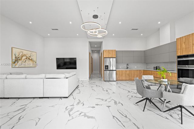 635 SW 9th St, Hallandale Beach, FL 33009