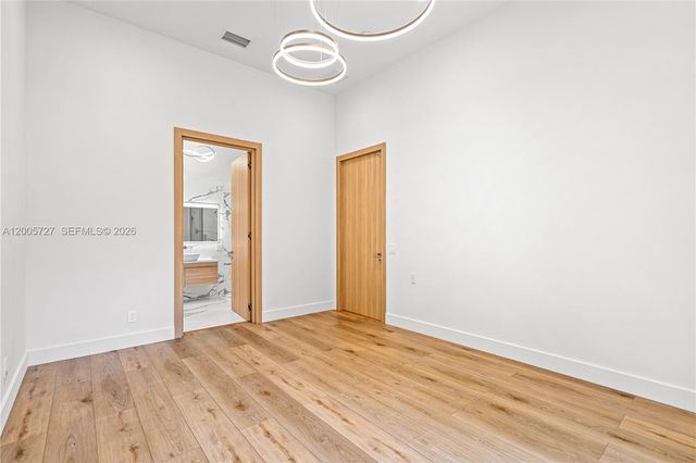 635 SW 9th St, Hallandale Beach, FL 33009