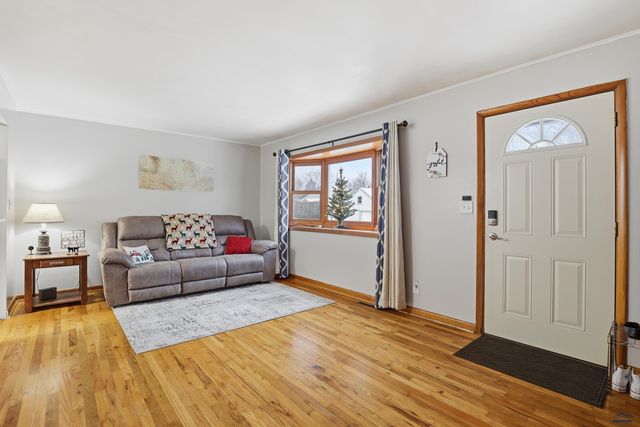 1801 ALBANY AVE, Hot Springs, SD 57747