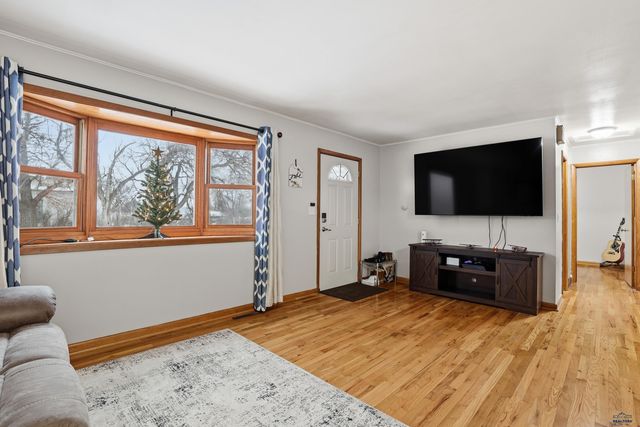 1801 ALBANY AVE, Hot Springs, SD 57747