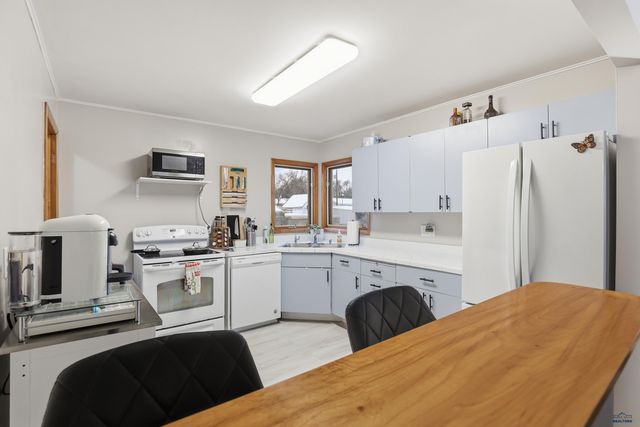 1801 ALBANY AVE, Hot Springs, SD 57747