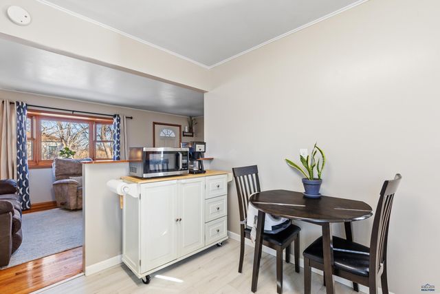 1801 ALBANY AVE, Hot Springs, SD 57747