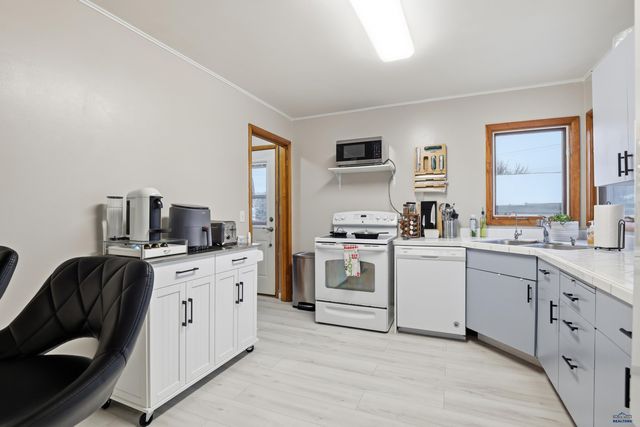 1801 ALBANY AVE, Hot Springs, SD 57747