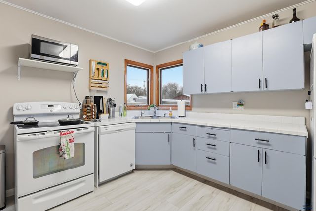 1801 ALBANY AVE, Hot Springs, SD 57747