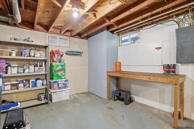 1801 ALBANY AVE, Hot Springs, SD 57747