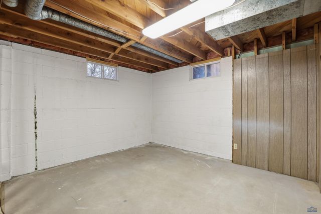 1801 ALBANY AVE, Hot Springs, SD 57747