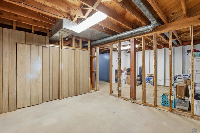 1801 ALBANY AVE, Hot Springs, SD 57747