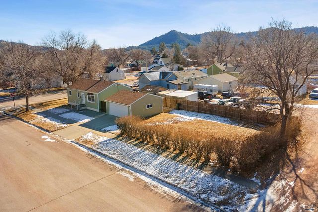 1801 ALBANY AVE, Hot Springs, SD 57747