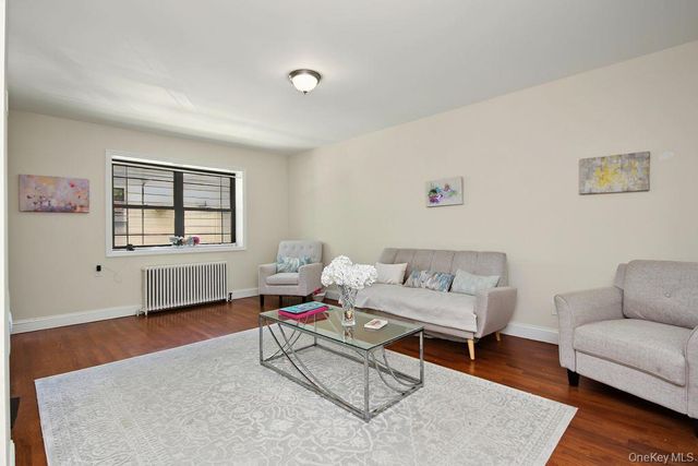 12 Field End Lane 2L, Eastchester, NY 10709