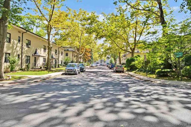 12 Field End Lane 2L, Eastchester, NY 10709