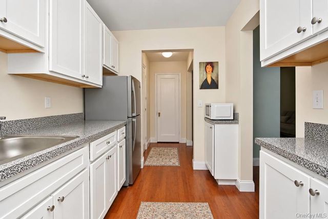 12 Field End Lane 2L, Eastchester, NY 10709