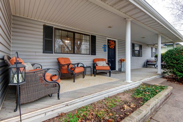 718 Evergreen Avenue, Nixa, MO 65714