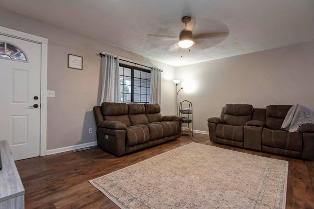 718 Evergreen Avenue, Nixa, MO 65714