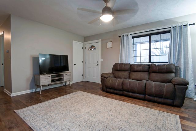 718 Evergreen Avenue, Nixa, MO 65714