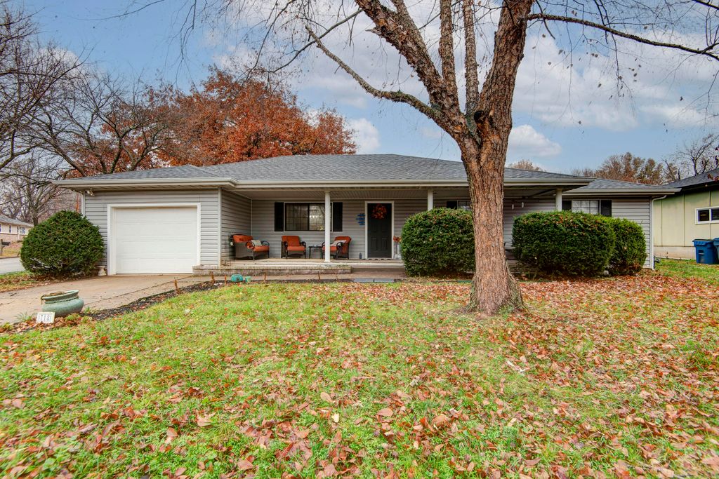 718 Evergreen Avenue, Nixa, MO 65714