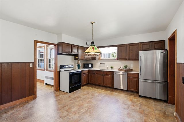 247 West Main Road, Middletown, RI 02842
