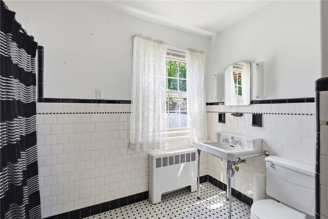 247 West Main Road, Middletown, RI 02842