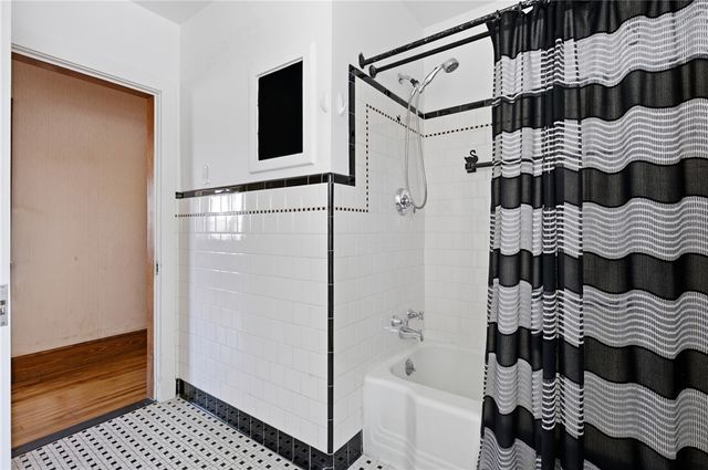 247 West Main Road, Middletown, RI 02842