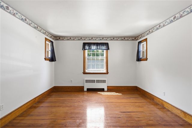 247 West Main Road, Middletown, RI 02842