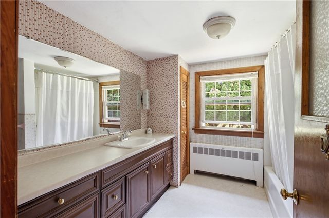 247 West Main Road, Middletown, RI 02842