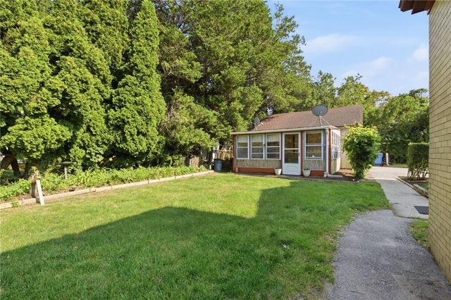 247 West Main Road, Middletown, RI 02842