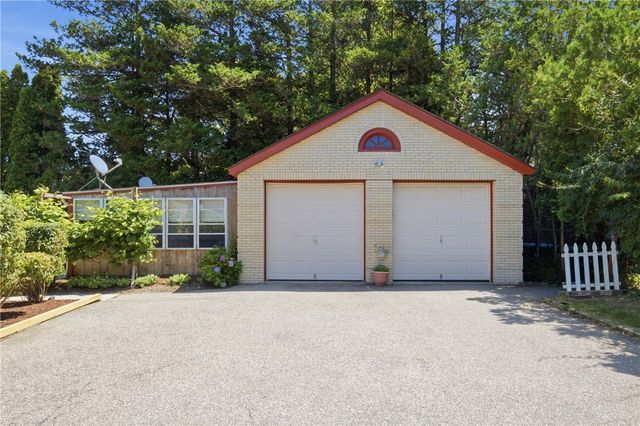 247 West Main Road, Middletown, RI 02842